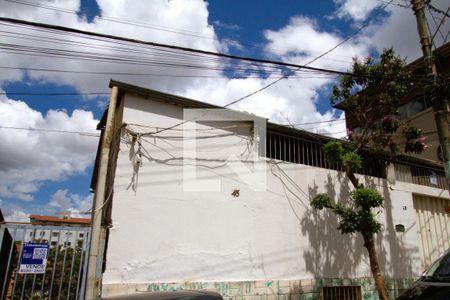 Casa à venda com 394m², 2 quartos e 2 vagasFachada