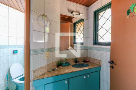 Casa à venda com 600m², 5 quartos e 4 vagasBanheiro da Suíte 2