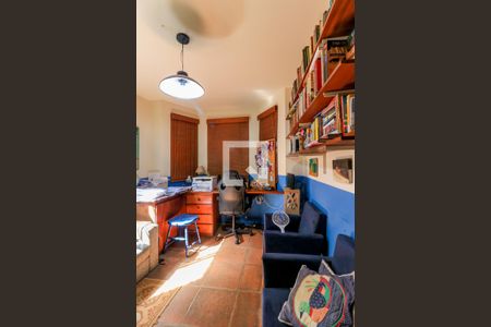 Casa à venda com 600m², 5 quartos e 4 vagasEscritório