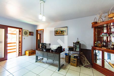 Casa à venda com 250m², 5 quartos e 4 vagas Casa à venda com 250m², 5 quartos e 4 vagasEscritório