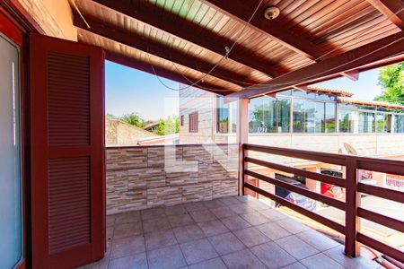 Casa à venda com 250m², 5 quartos e 4 vagas Casa à venda com 250m², 5 quartos e 4 vagasVaranda