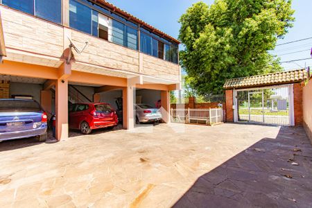 Casa à venda com 250m², 5 quartos e 4 vagas Casa à venda com 250m², 5 quartos e 4 vagasGaragem