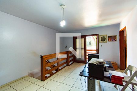 Casa à venda com 250m², 5 quartos e 4 vagas Casa à venda com 250m², 5 quartos e 4 vagasEscritório