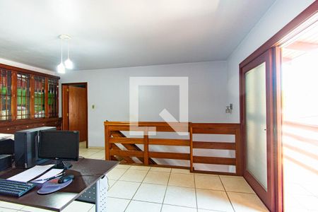 Casa à venda com 250m², 5 quartos e 4 vagas Casa à venda com 250m², 5 quartos e 4 vagasEscritório