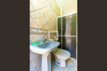 Banheiro  de casa à venda com 5 quartos, 250m² em Rio Branco, Canoas
