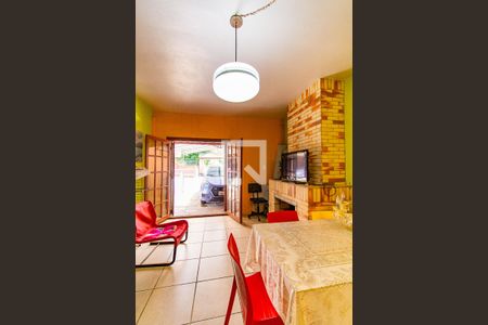 Casa à venda com 250m², 5 quartos e 4 vagas Casa à venda com 250m², 5 quartos e 4 vagasÁrea comum