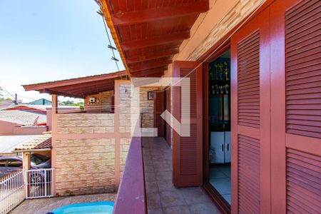 Casa à venda com 250m², 5 quartos e 4 vagas Casa à venda com 250m², 5 quartos e 4 vagasVaranda