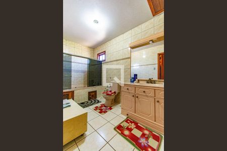 Casa à venda com 250m², 5 quartos e 4 vagas Casa à venda com 250m², 5 quartos e 4 vagasBanheiro