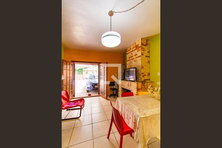 Casa à venda com 250m², 5 quartos e 4 vagas Casa à venda com 250m², 5 quartos e 4 vagasÁrea comum