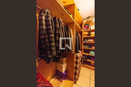 Casa à venda com 250m², 5 quartos e 4 vagas Casa à venda com 250m², 5 quartos e 4 vagasCloset