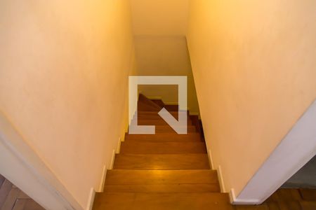 Casa à venda com 160m², 3 quartos e 1 vagaCorredor - Escada