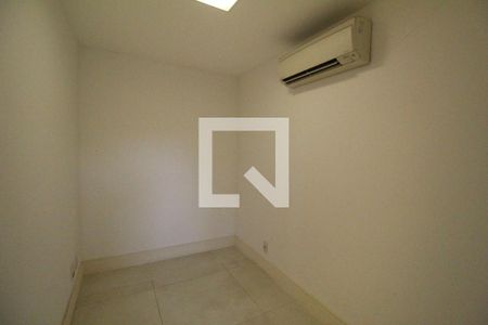 Apartamento à venda com 150m², 4 quartos e 2 vagasÁrea de serviço - Quarto