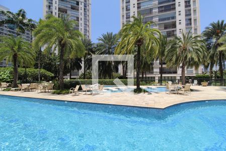 Apartamento à venda com 150m², 4 quartos e 2 vagasÁrea comum - Piscina