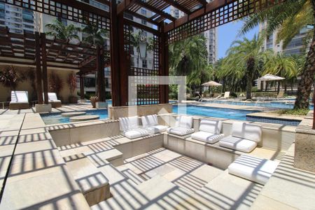 Apartamento à venda com 150m², 4 quartos e 2 vagasÁrea comum - Piscina