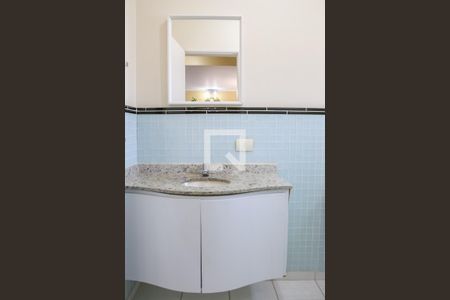 Lavabo de casa de condomínio à venda com 3 quartos, 144m² em Vila Ipojuca, São Paulo