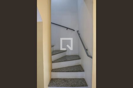 Escada de casa de condomínio à venda com 3 quartos, 144m² em Vila Ipojuca, São Paulo