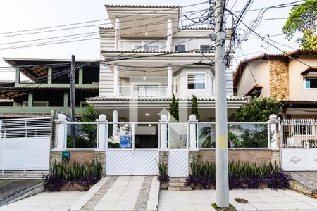 Fachada de casa de condomínio à venda com 3 quartos, 350m² em Campo Grande, Rio de Janeiro