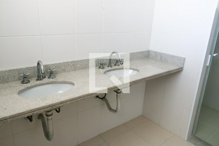 Apartamento para alugar com 311m², 4 quartos e 5 vagasBanheiro da Suíte 1