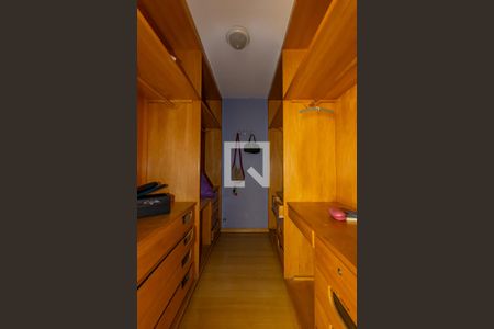Apartamento à venda com 233m², 4 quartos e 4 vagasCloset da Suíte 1