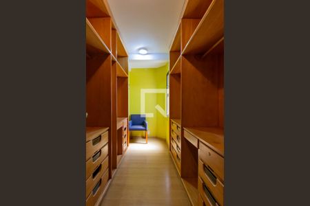 Apartamento à venda com 233m², 4 quartos e 4 vagasCloset da Suíte 2