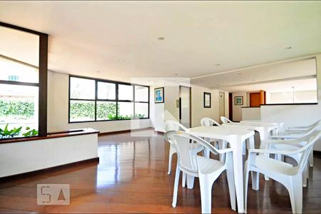 Apartamento à venda com 233m², 4 quartos e 4 vagasÁrea comum - Salão de festas