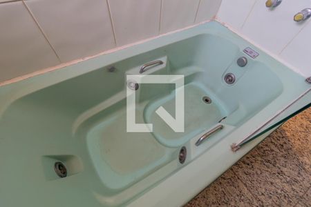 Apartamento à venda com 233m², 4 quartos e 4 vagasBanheiro da Suíte 2