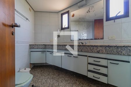 Apartamento à venda com 233m², 4 quartos e 4 vagasBanheiro da Suíte 2