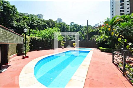 Apartamento à venda com 233m², 4 quartos e 4 vagasÁrea comum - Piscina