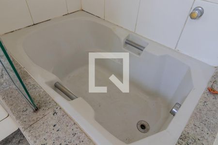 Apartamento à venda com 233m², 4 quartos e 4 vagasBanheiro da Suíte 1