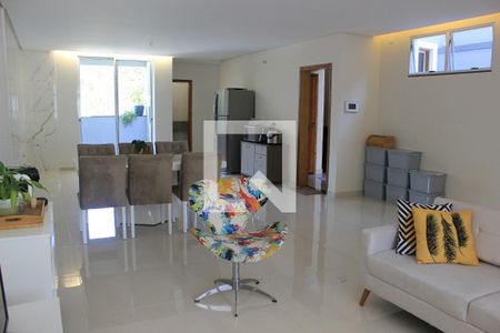 Sala de casa à venda com 3 quartos, 316m² em Jardim Aliança, Guarulhos