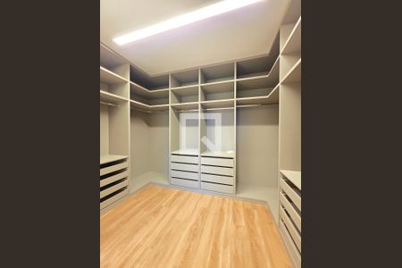 Closet da Suíte Master de casa de condomínio à venda com 4 quartos, 453m² em Alphaville Nova Lima, Nova Lima