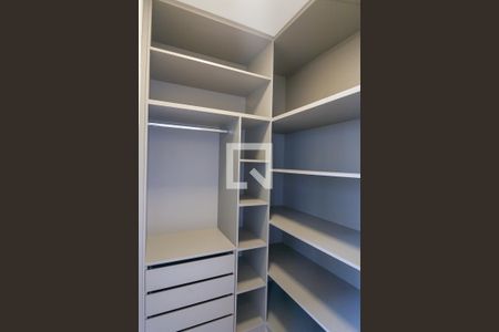 Casa de condomínio à venda com 453m², 4 quartos e 4 vagasCloset suite 2