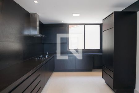 Casa de condomínio à venda com 453m², 4 quartos e 4 vagascozinha