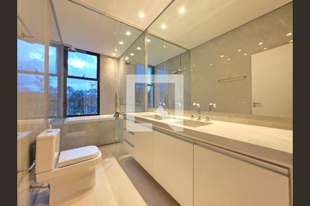 Banheiro da Suíte Master de casa de condomínio à venda com 4 quartos, 453m² em Alphaville Nova Lima, Nova Lima