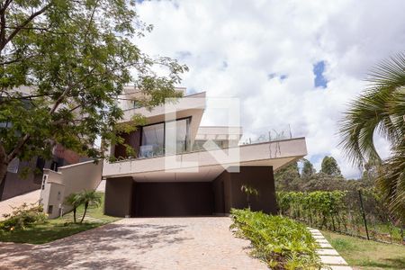 Casa de condomínio à venda com 453m², 4 quartos e 4 vagasFachada