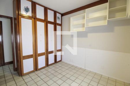 Quarto 1 de apartamento para alugar com 5 quartos, 270m² em Martins, Uberlândia