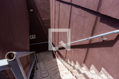 Casa para alugar com 34m², 1 quarto e sem vaga Casa para alugar com 34m², 1 quarto e sem vagaEscada