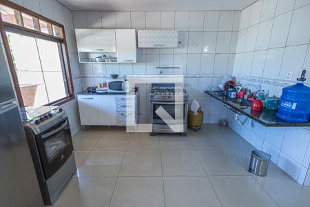 Casa à venda com 250m², 3 quartos e 2 vagasCozinha
