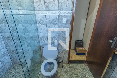 Casa à venda com 250m², 3 quartos e 2 vagasBanheiro do Quarto 1 