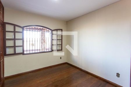 Casa à venda com 230m², 3 quartos e 3 vagas Casa à venda com 230m², 3 quartos e 3 vagasQuarto Suíte