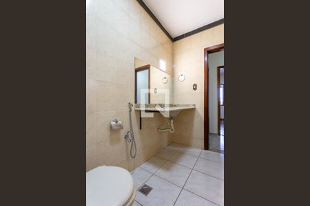 Casa à venda com 230m², 3 quartos e 3 vagas Casa à venda com 230m², 3 quartos e 3 vagasBanheiro Social