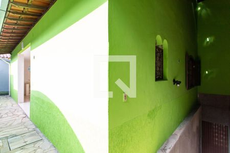 Casa à venda com 230m², 3 quartos e 3 vagas Casa à venda com 230m², 3 quartos e 3 vagasÁrea externa