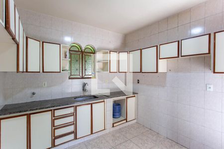 Casa à venda com 230m², 3 quartos e 3 vagas Casa à venda com 230m², 3 quartos e 3 vagasCozinha