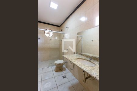 Casa à venda com 230m², 3 quartos e 3 vagas Casa à venda com 230m², 3 quartos e 3 vagasBanheiro Social