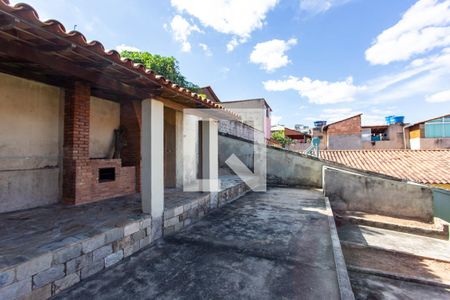 Casa à venda com 230m², 3 quartos e 3 vagas Casa à venda com 230m², 3 quartos e 3 vagasQuintal