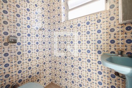 Casa à venda com 217m², 3 quartos e 2 vagasBanheiro de Serviço 