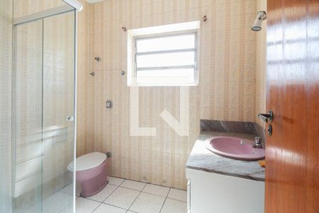 Casa à venda com 217m², 3 quartos e 2 vagasBanheiro Social 