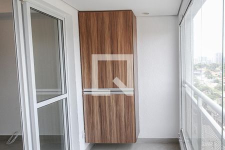 Varanda de kitnet/studio à venda com 1 quarto, 27m² em Campo Belo, São Paulo