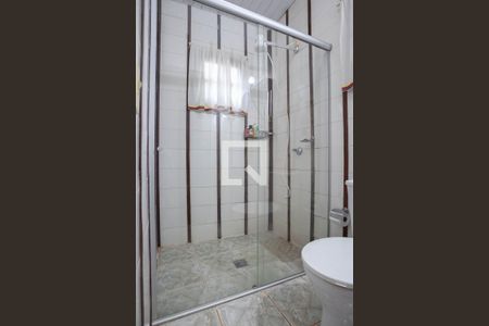 Casa à venda com 150m², 4 quartos e 5 vagas Casa à venda com 150m², 4 quartos e 5 vagasEdícula - Banheiro da suíte