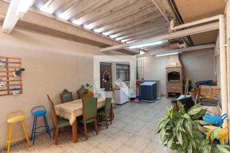 Casa à venda com 212m², 4 quartos e 4 vagasQuintal
